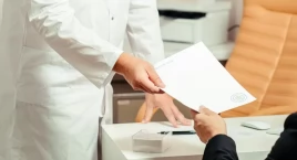 Urolog tylko dla mężczyzn? Kiedy kobieta powinna zgłosić się do lekarza