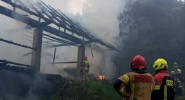 Pożar budynku gospodarczego w Budzowie. Trwa akcja gaśnicza