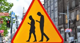 Będą ostrzegać przed „komórkowcami”? Jest apel o nowe znaki