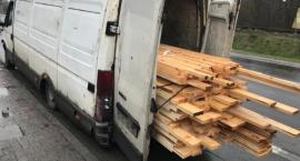 Przewoził towar niesprawną technicznie furgonetką pomimo zakazu poruszania się tym pojazdem