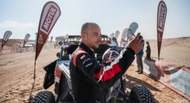 Michał Goczał i Szymon Gospodarczyk cały czas w czołówce Rajdu Dakar