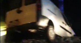 Jordanów: Samochód osobowy uderzył w drzewo (video)