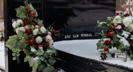 Czym kierować się podczas wyboru wieńca i wiązanki pogrzebowej?