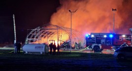 Wielki pożar w zakładzie drzewnym w Białce (video)