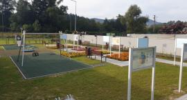 Kwiatowe rabaty, plac zabaw, plansze edukacyjne - takie cuda można zobaczyć w makowskim punkcie zbiórki... odpadów