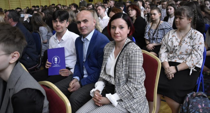 Ponad 40 uczniów ZSOiZ w Ciechanowcu otrzymało stypendia na łączną kwotę 283 tys. złotych [foto]