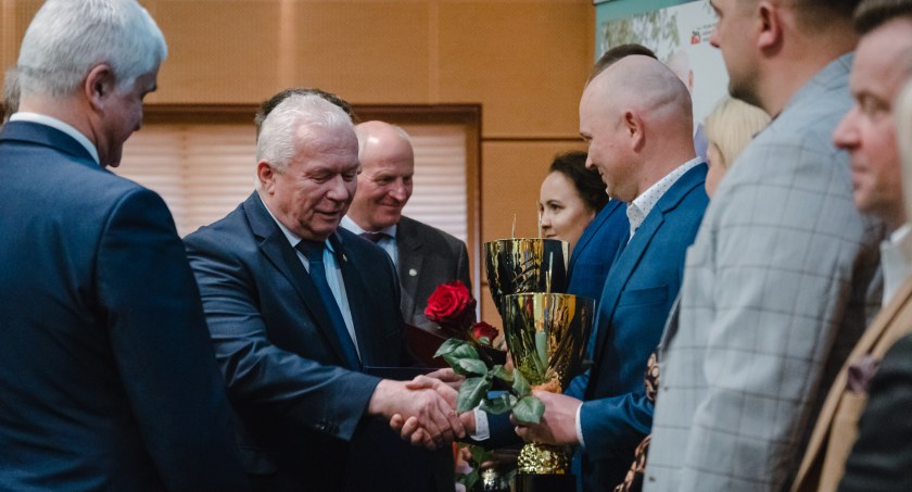 Rolnicy z powiatu wysokomazowieckiego wyróżnieni podczas rozdania Mlecznych Laurów [foto]