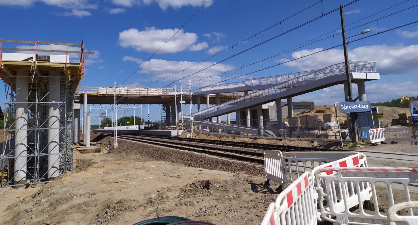 Rail Baltica: W Dąbrowie-Łazach powstaje bezkolizyjne skrzyżowanie kolejowo-drogowe [FOTO]