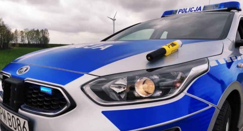 Wzorowa postawa mieszkańca naszego powiatu. Uniemożliwił jazdę kompletnie pijanemu kierowcy
