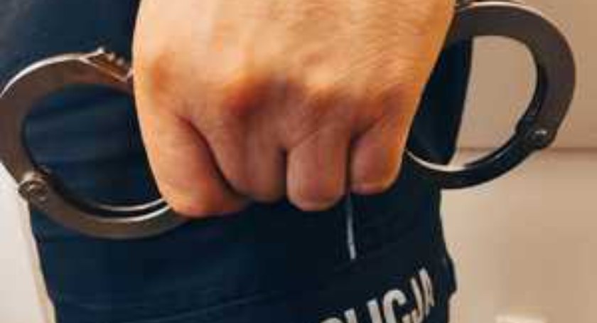 Wysokomazowieccy policjanci zatrzymali poszukiwanych. Mężczyźni spędzą w więzieniu pół roku
