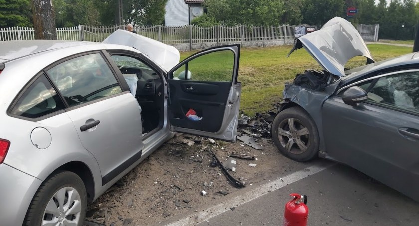 Wypadek na DK66. Zderzenie dwóch osobówek i samochodu ciężarowego [foto]