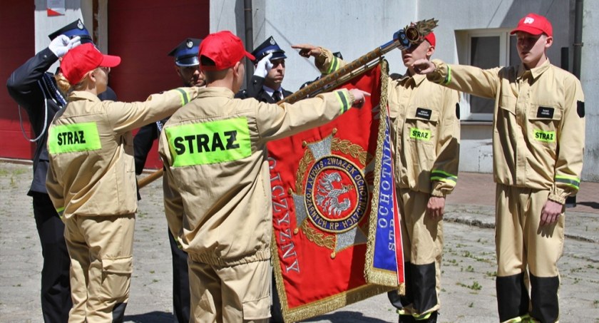 Młodzi strażacy ślubowali w Ciechanowcu [foto]