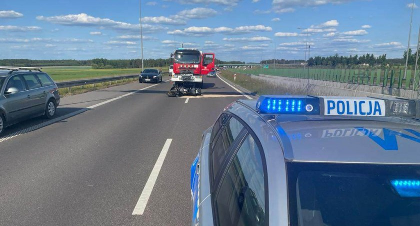 S8 w kierunku Warszawy zablokowana. Motocyklista uderzył w samochód osobowy [foto]