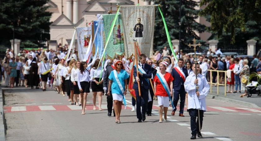 Boże Ciało 2023. Którędy przejdą procesje?