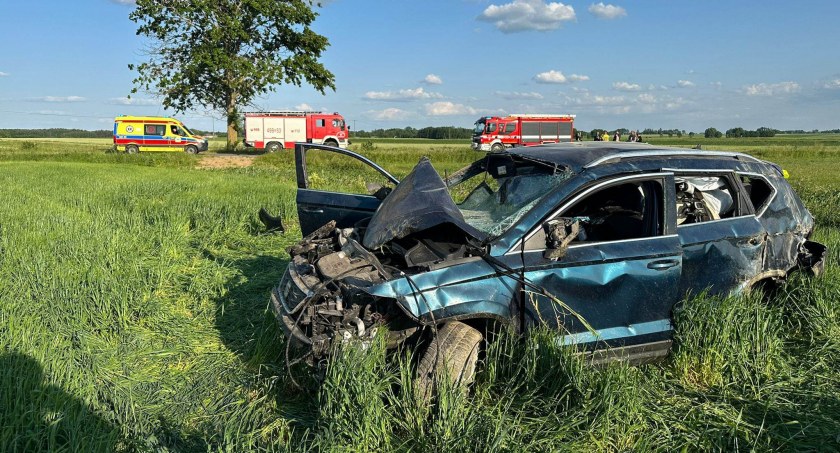 Dachowanie na trasie Dąbrowa Wielka - Czyżew [FOTO + aktualizacja]
