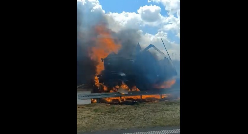 Wypadek na S8. Samochód ciężarowy w płomieniach [foto + aktualizacja]