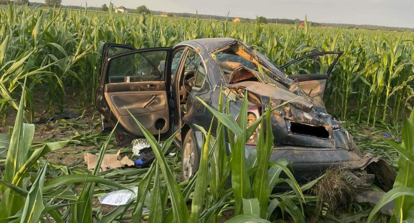 DK63: Wypadek na trasie Czyżew - Zambrów. Trzy osoby trafiły do szpitala [foto]