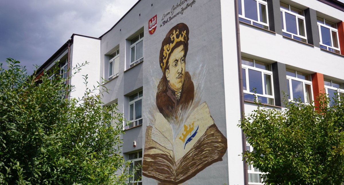 Na Jagiellończyku powstał ogromny mural z wizerunkiem patrona szkoły [FOTO]