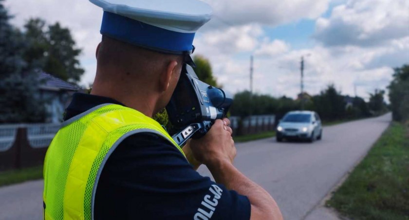 Kolejni kierowcy stracili prawo jazdy za zbyt szybką jazdę