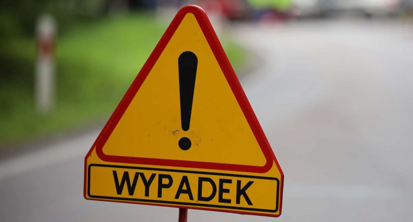 Osobówka wjechała w naczepę na trasie S8. Utrudnienia w kierunku Białegostoku 