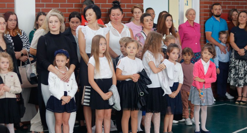 Uczniowie SP w Czyżewie uroczyście powitali nowy rok szkolny [FOTO]