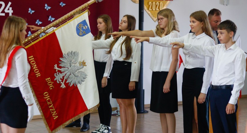 Oficjalne rozpoczęcie roku szkolnego 2023/2024 w ZSOiZ w Czyżewie [FOTO]