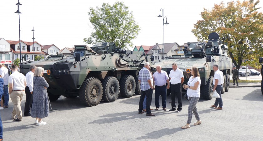Piknik militarny w Czyżewie. Nie zabrakło pokazu nowoczesnego sprzętu wojskowego [FOTO]
