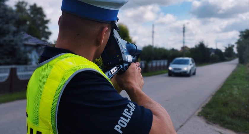 Zbyt szybko w terenie zabudowanym. Kolejni kierowcy stracili prawo jazdy