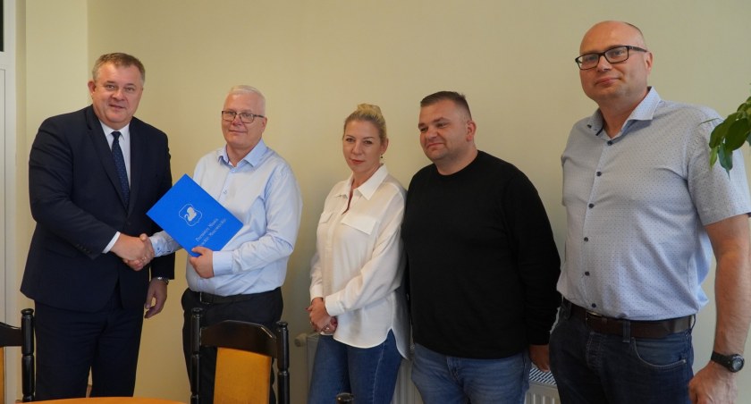 Nowa hala sportowa przy MZS w Wysokiem Mazowieckiem coraz bliżej [foto]