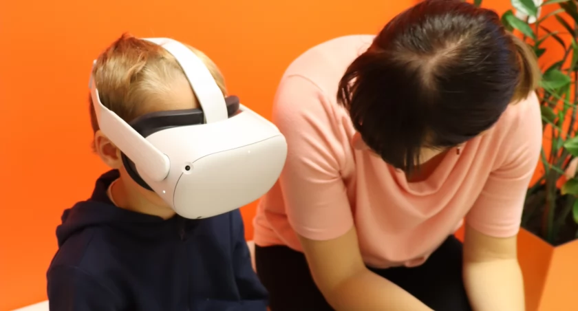 Wirtualna rzeczywistość w Pracowni Orange. Edukacyjne wykorzystanie okularów VR [foto]
