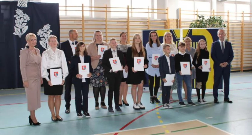 Wójt Gminy Kulesze Kościelne wyróżnił najzdolniejszych uczniów i sportowców [foto]