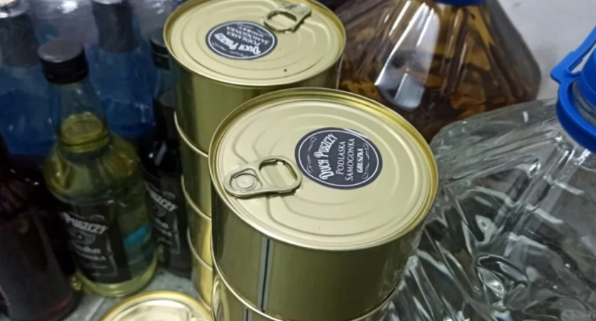 Nielegalny alkohol w metalowych puszkach do konserw. 32-latek odpowie przed sądem [foto]