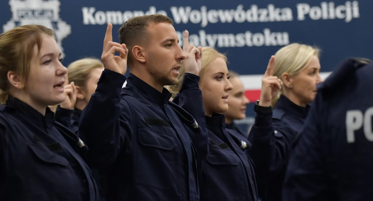 Nowi policjanci zasilą szeregi podlaskich komend [foto]