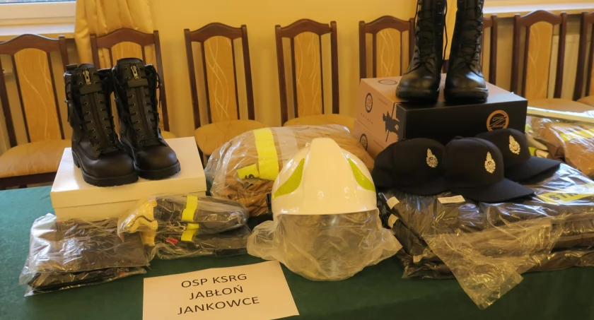 Nowy sprzęt ratowniczo-gaśniczy przekazany. Otrzymały go jednostki OSP z gminy Nowe Piekuty