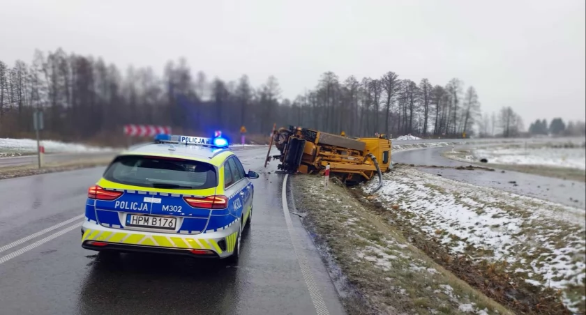 Ślisko na podlaskich drogach. Utrudnienia na trasie Ciechanowiec - Brańsk 