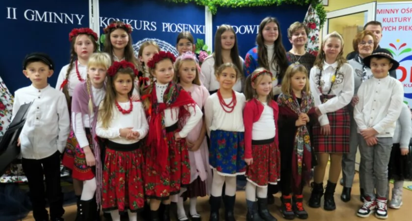 Szesnaście utworów zabrzmiało podczas II Gminnego Konkursu Piosenki Ludowej w Nowych Piekutach [foto]