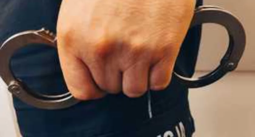 Był poszukiwany za przestępstwa drogowe. Ukrywał się u znajomego