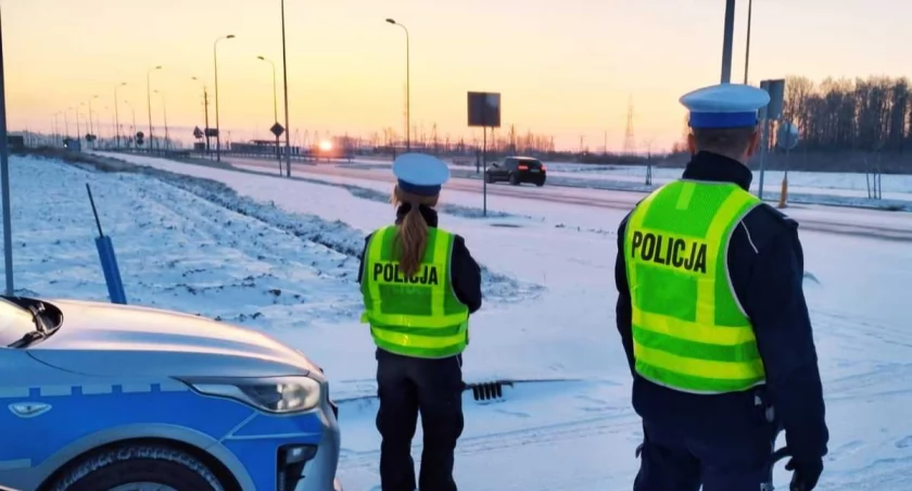 Wsiadł za kierownicę, mimo braku uprawnień. 63-latek odpowie przed sądem