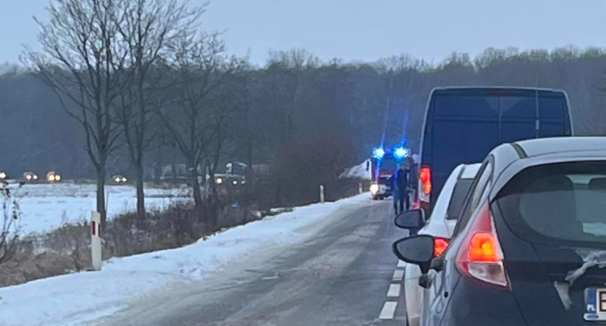 Pijany ojciec wiózł 5-latka. Auto dachowało