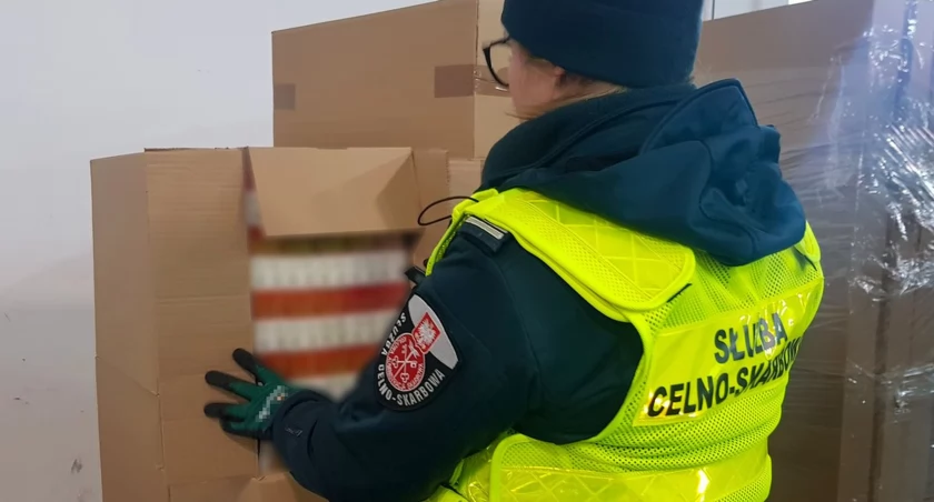 Miał być torf, a było ponad pół miliona paczek papierosów 