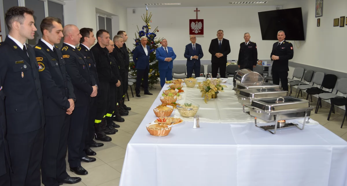 Opłatkowe spotkanie w komendzie PSP w Wysokiem Mazowieckiem [foto]