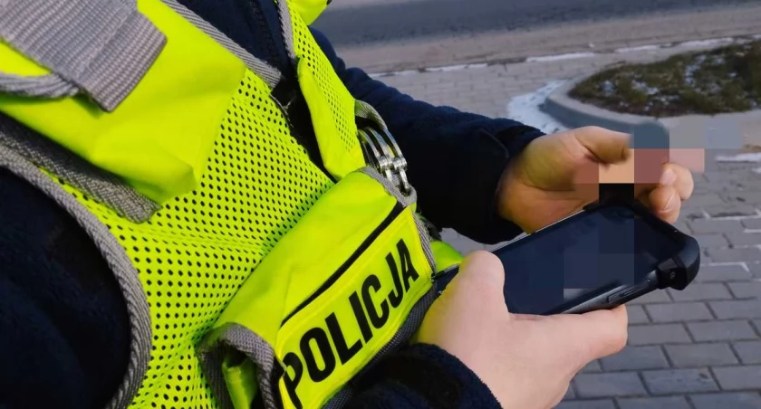 Poszukiwany dwoma listami gończymi zatrzymany. Podczas kontroli podszywał się pod brata
