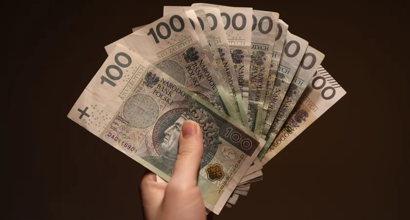 Zmiana wysokości świadczenia z 500 na 800 zł. Kto może dostać starą kwotę?