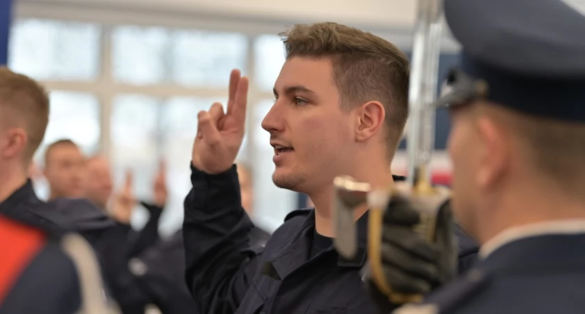 Nowi policjanci złożyli ślubowanie. Będą pracować m.in. w Wysokiem Mazowieckiem