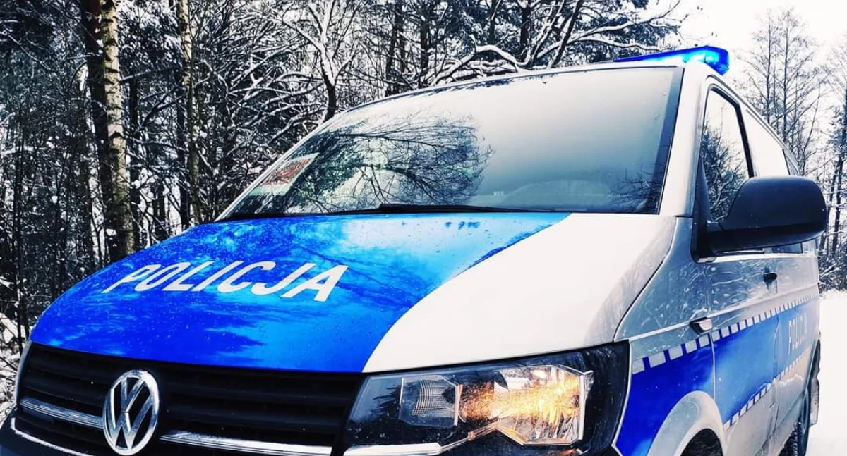 Nie bądźmy obojętni! Dzięki zgłoszeniu obywatela policja pomogła leżącemu w śniegu mężczyznie
