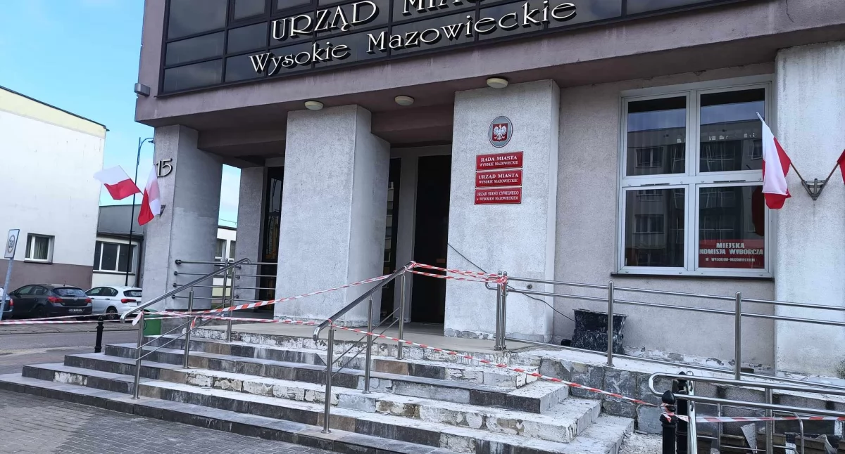 Trwa remont wejścia do Urzędu Miasta Wysokie Mazowieckie [FOTO]