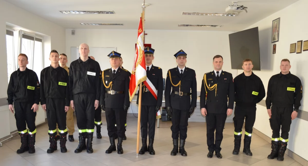Nowi strażacy w KP PSP w Wysokiem Mazowieckiem złożyli ślubowanie [foto]
