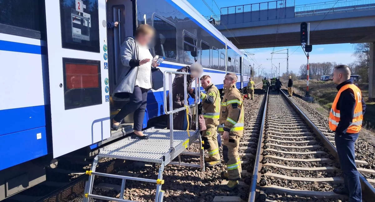 Szepietowo: Awaria pociągu. Ewakuowano ponad 140 osób [foto]