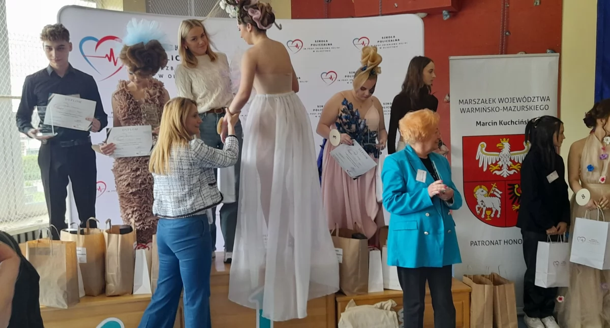 Uczennice ZSOiZ w Ciechanowcu laureatkami ogólnopolskiego konkursu fryzjerskiego [foto]