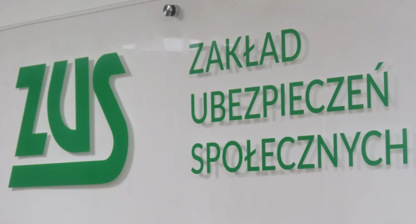 Dorabiający do świadczenia i zasiłku przedemerytalnego muszą rozliczyć się z ZUS-em